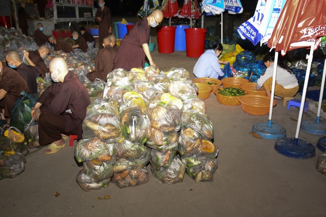 Chùa Hoằng Pháp: Tiếp tục hỗ trợ người dân khó khăn trong đại dịch Covid (đợt 8)